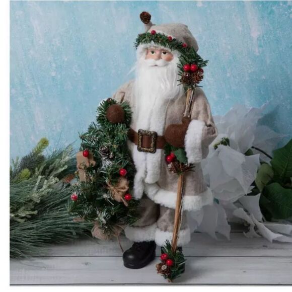 Woodland Santa With Greenery - Picture 1 of 4